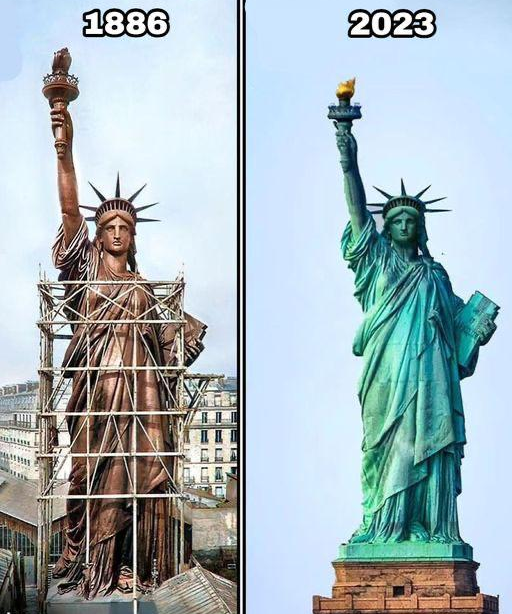 Montage comparant une représentation cuivrée de la Statue de la Liberté, à gauche, à son aspect vert, à droite ; les deux parties portent les mentions 1886 et 2023.